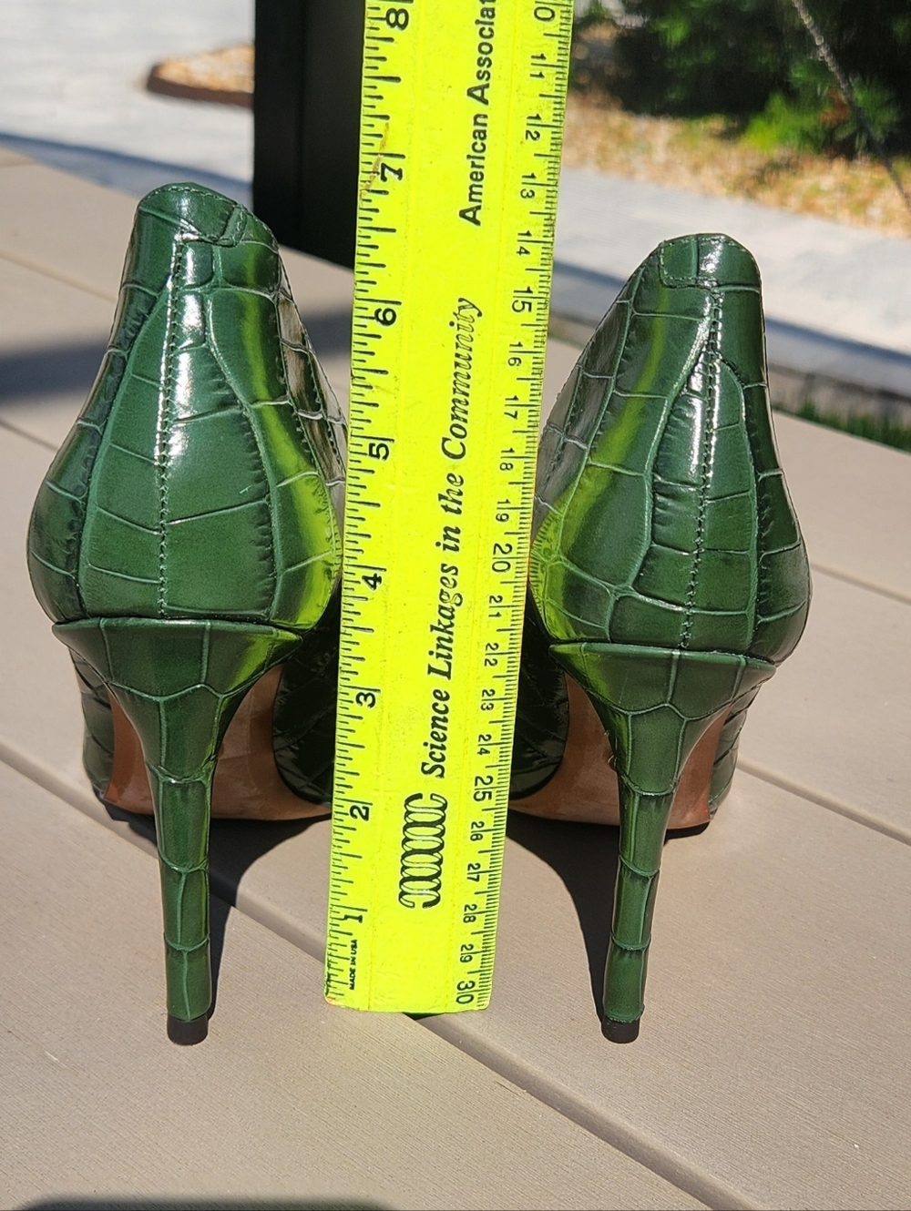 Micheal Kors Women's Green Pointed Toe Pump - Picture 4 of 7